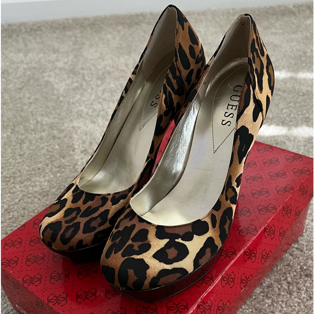 Guess Shoes - Picture 2 of 3